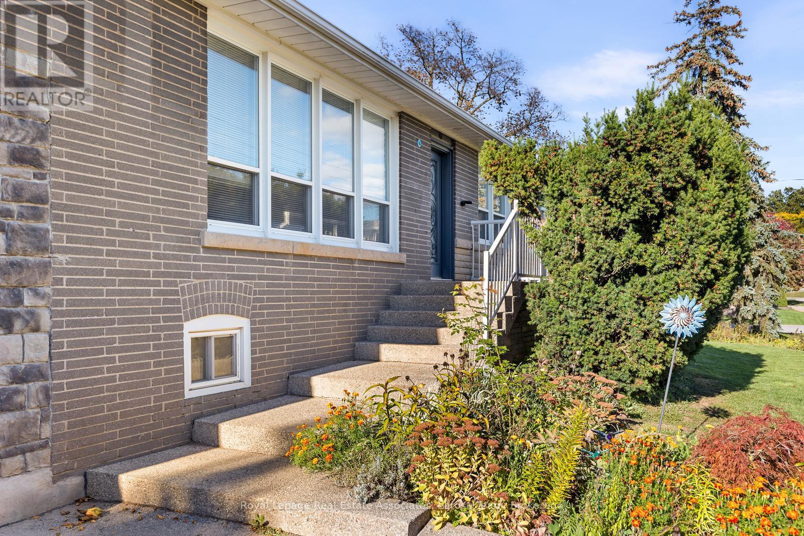 Upper - 453 Brookside Drive, Oakville, Ontario  L6K 1R2 - Photo 4 - W12474679