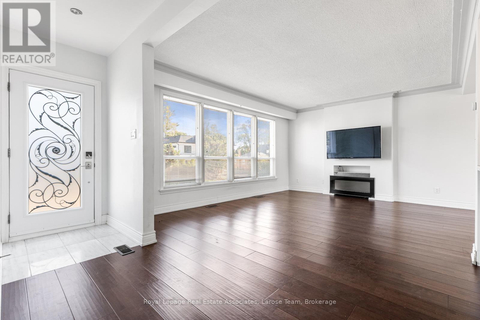 Upper - 453 Brookside Drive, Oakville, Ontario  L6K 1R2 - Photo 6 - W12474679