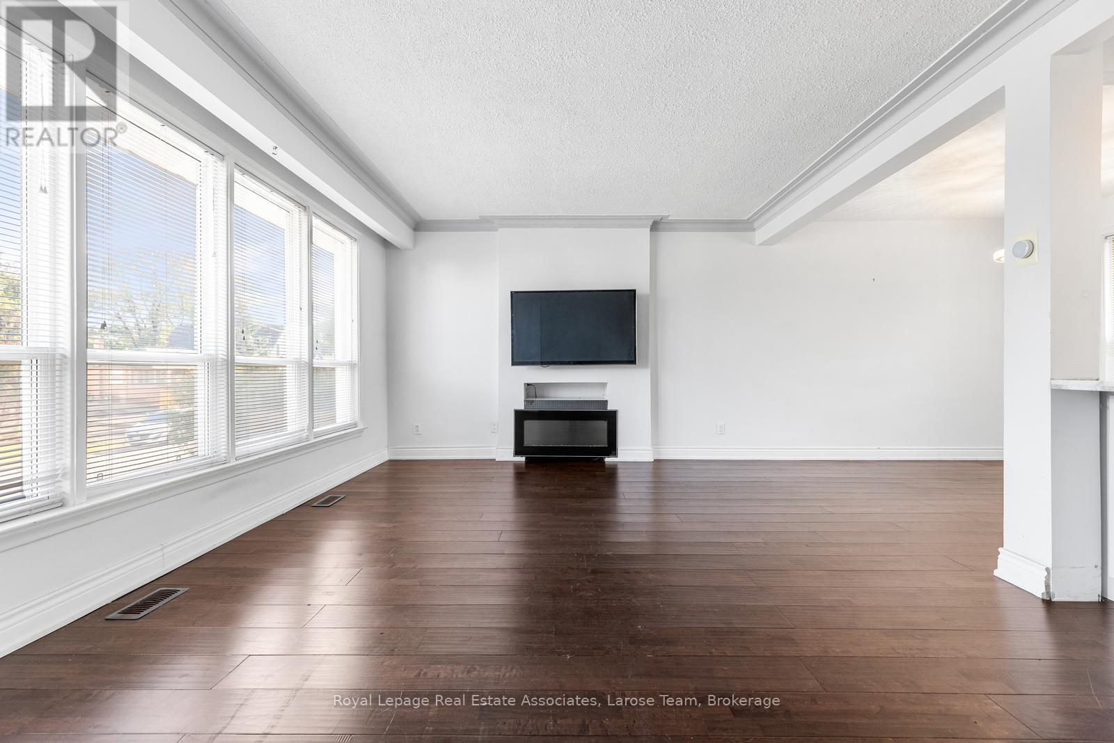 Upper - 453 Brookside Drive, Oakville, Ontario  L6K 1R2 - Photo 7 - W12474679