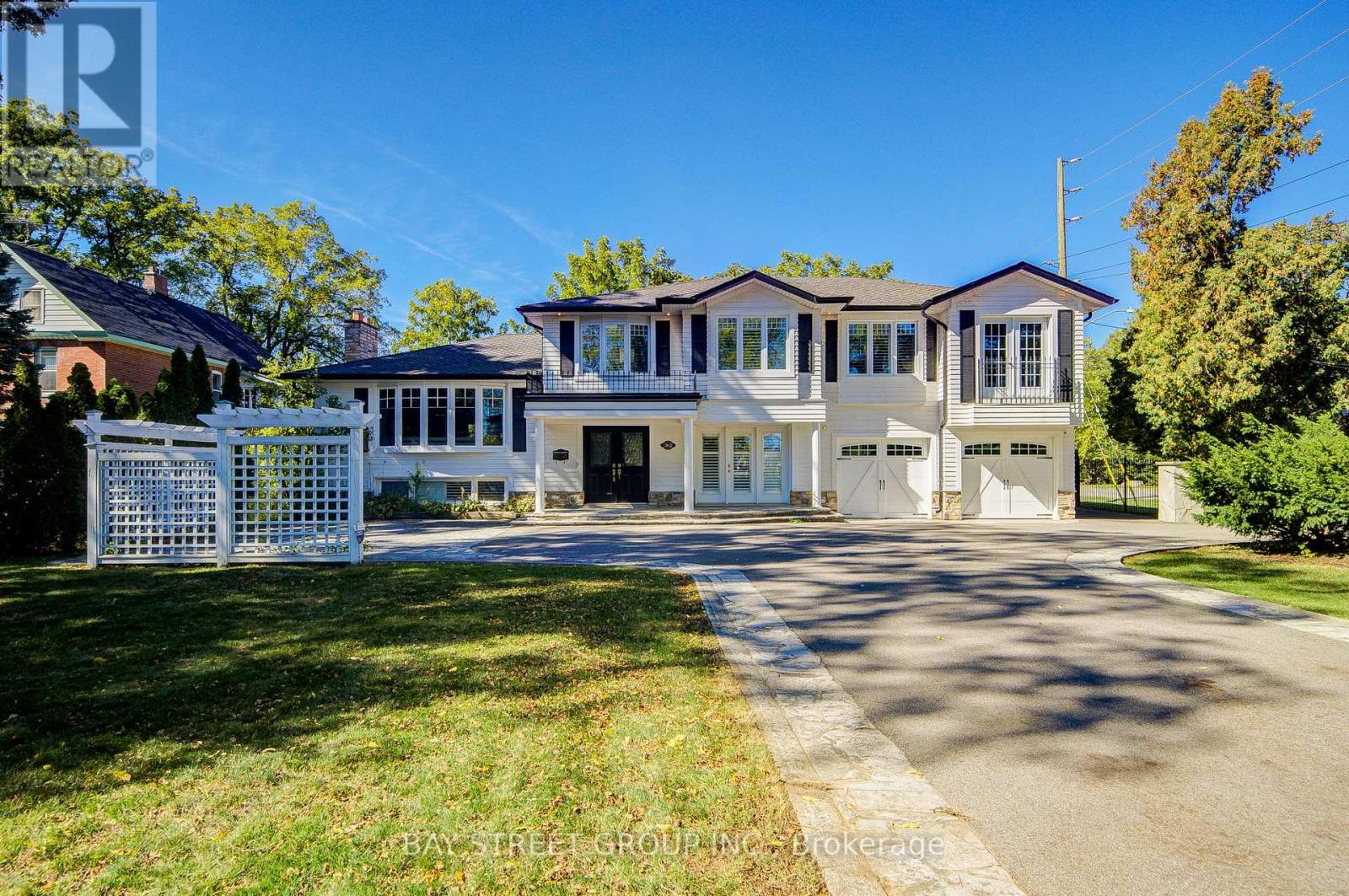 363 LAKESHORE ROAD W, Oakville, Ontario