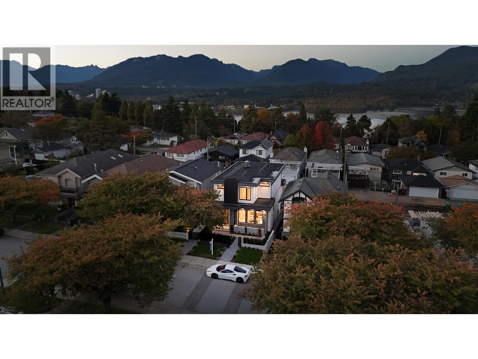 4413 Oxford Street, Burnaby, British Columbia  V5C 1E6 - Photo 1 - R3053380