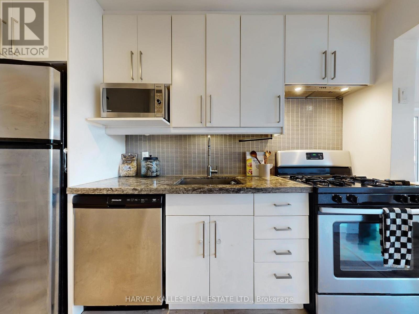 211 Rosemount Avenue, Toronto, Ontario  M6H 2N2 - Photo 8 - W12473973