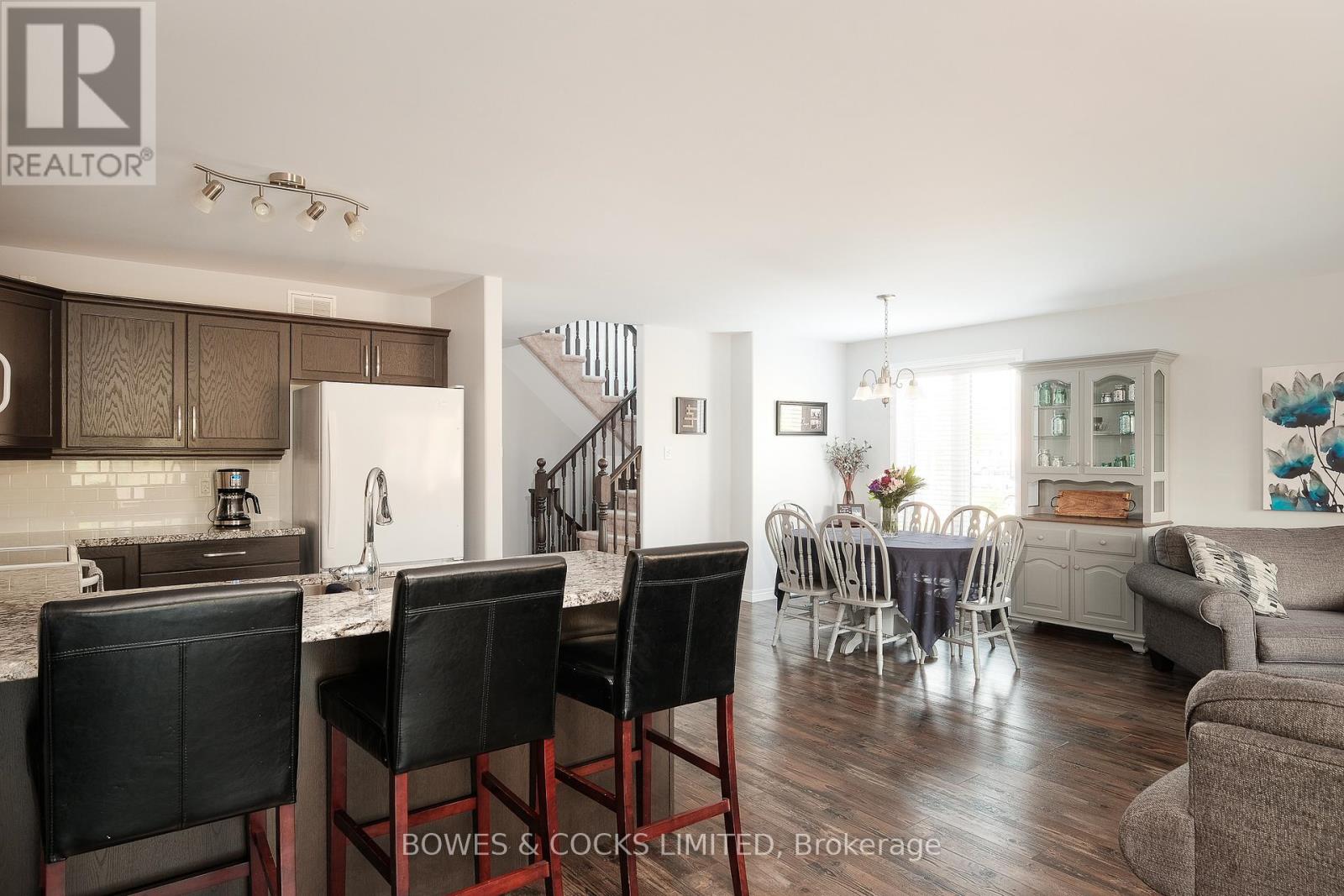 307 Louden Terrace, Peterborough, Ontario  K9J 0C4 - Photo 6 - X12474716