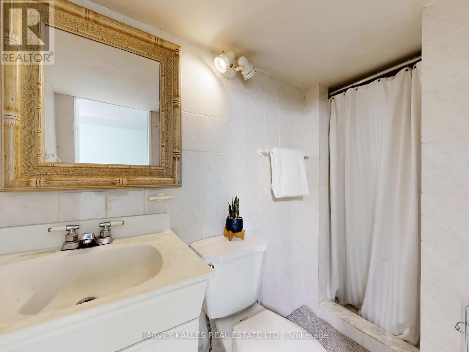 211 Rosemount Avenue, Toronto, Ontario  M6H 2N2 - Photo 34 - W12473973