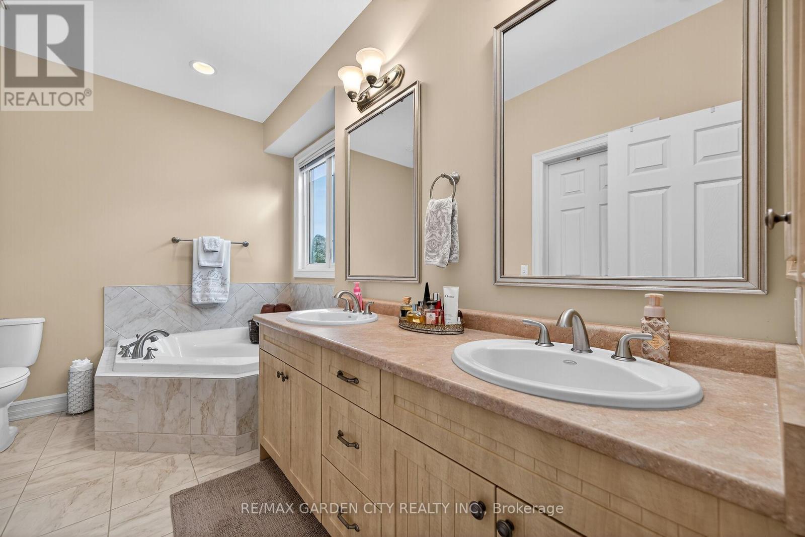8 Bacon Lane, Pelham, Ontario  L0S 1E4 - Photo 25 - X12474569