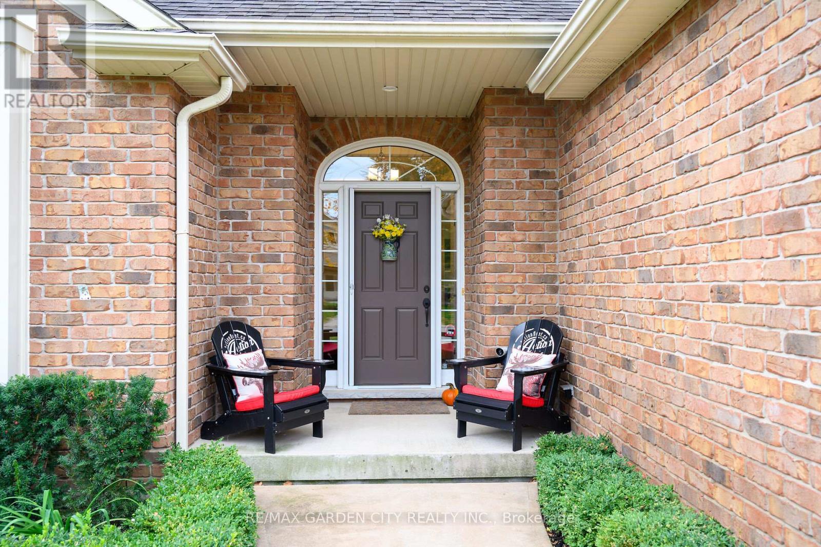 8 Bacon Lane, Pelham, Ontario  L0S 1E4 - Photo 3 - X12474569