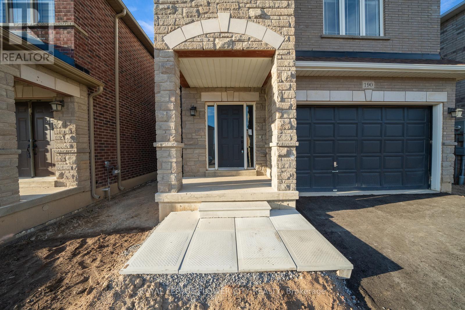 190 Palace Street, Thorold, Ontario  L2V 0N2 - Photo 2 - X12474571