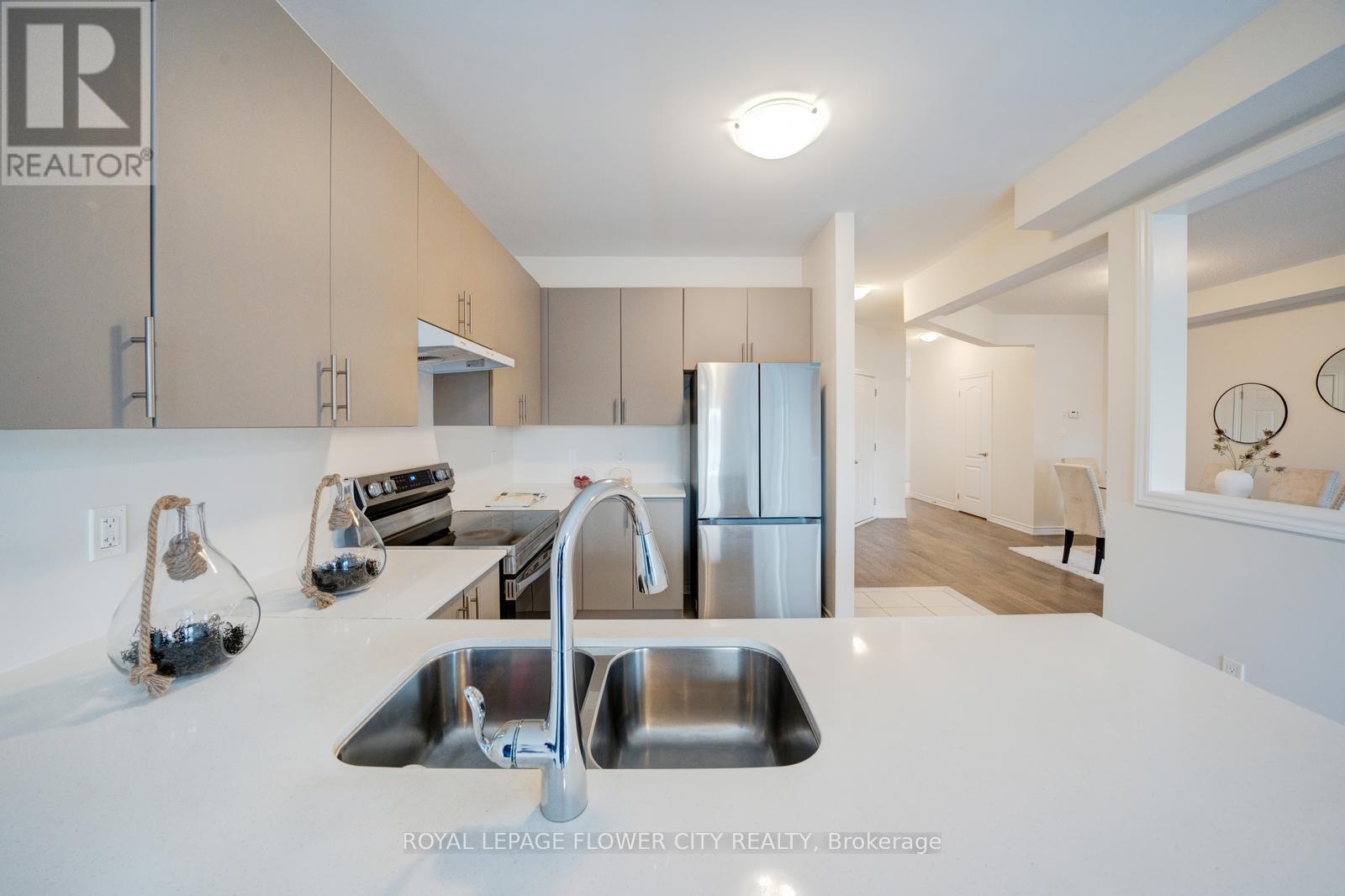 190 Palace Street, Thorold, Ontario  L2V 0N2 - Photo 21 - X12474571