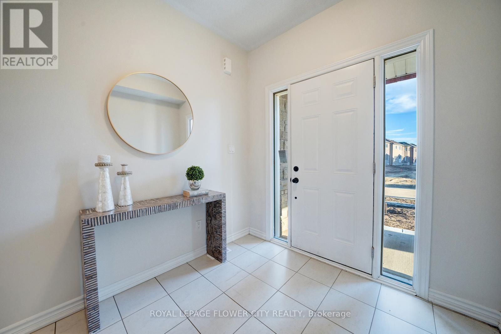 190 Palace Street, Thorold, Ontario  L2V 0N2 - Photo 3 - X12474571