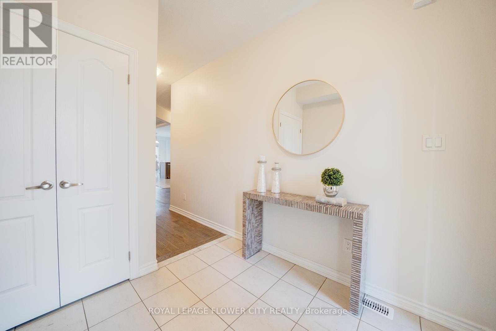 190 Palace Street, Thorold, Ontario  L2V 0N2 - Photo 5 - X12474571