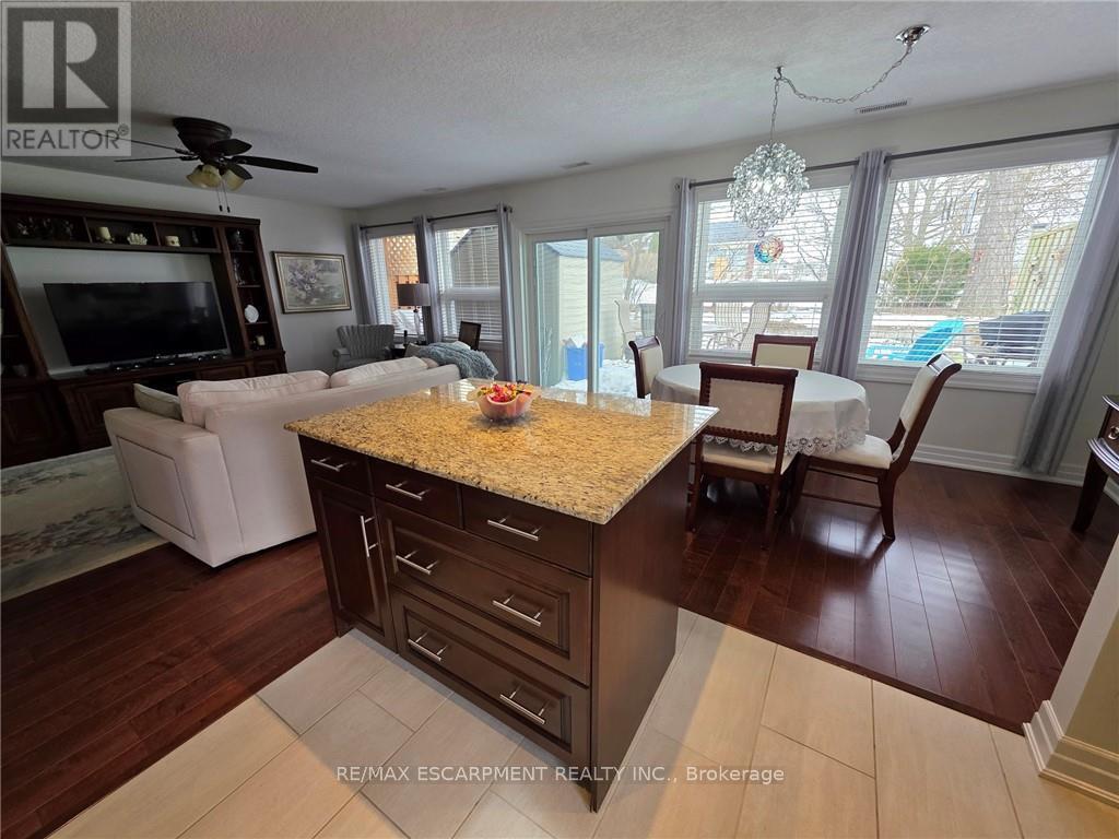 49 Bishop Reding Trail, Hamilton, Ontario  L9B 1T8 - Photo 7 - X12474610
