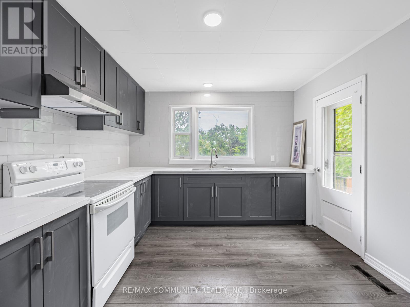 36 North Street, Kawartha Lakes (Bobcaygeon), Ontario  K0M 1A0 - Photo 11 - X12474628
