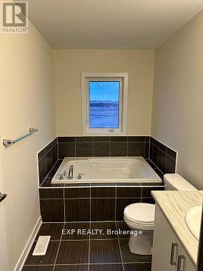 54 Rowlock Street, Welland, Ontario  L3B 0M7 - Photo 14 - X12474651