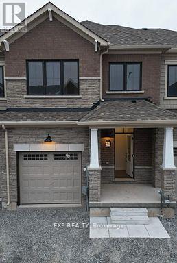 54 Rowlock Street, Welland, Ontario  L3B 0M7 - Photo 2 - X12474651