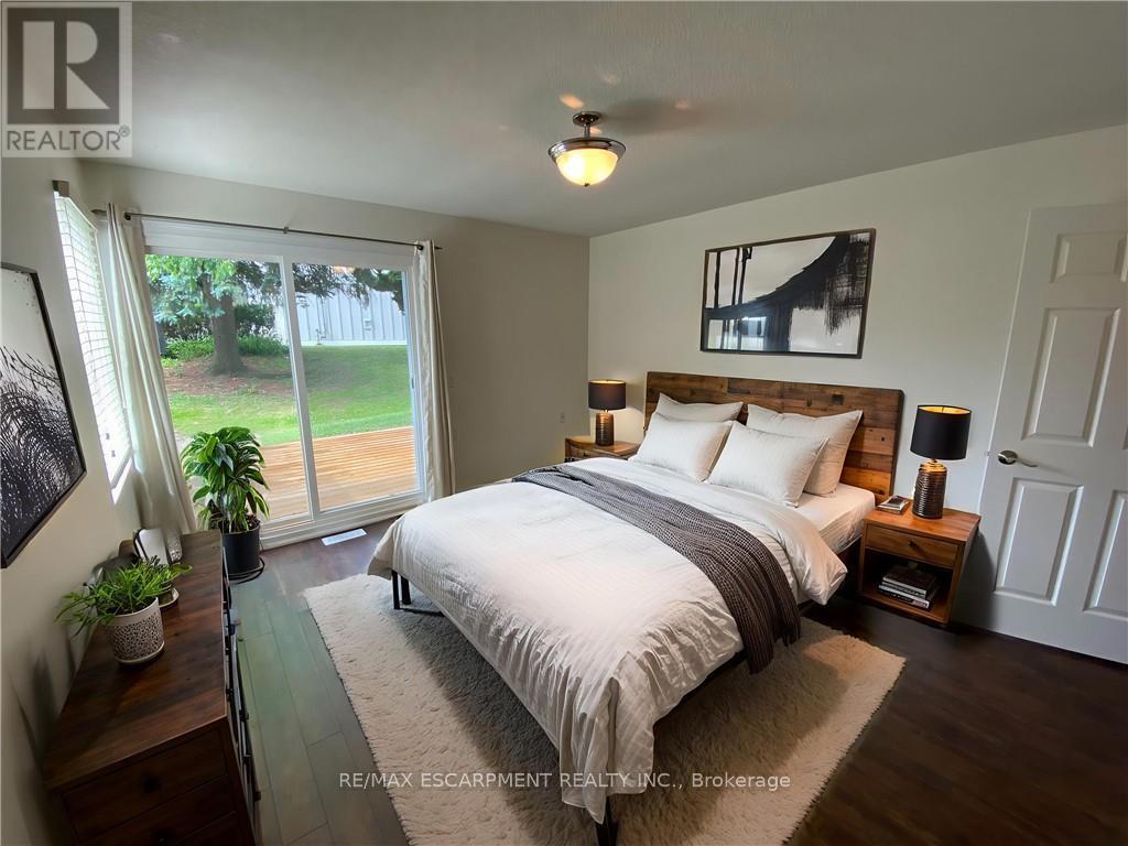 1 Szollosy Circle, Hamilton, Ontario  L9B 1T8 - Photo 10 - X12474652