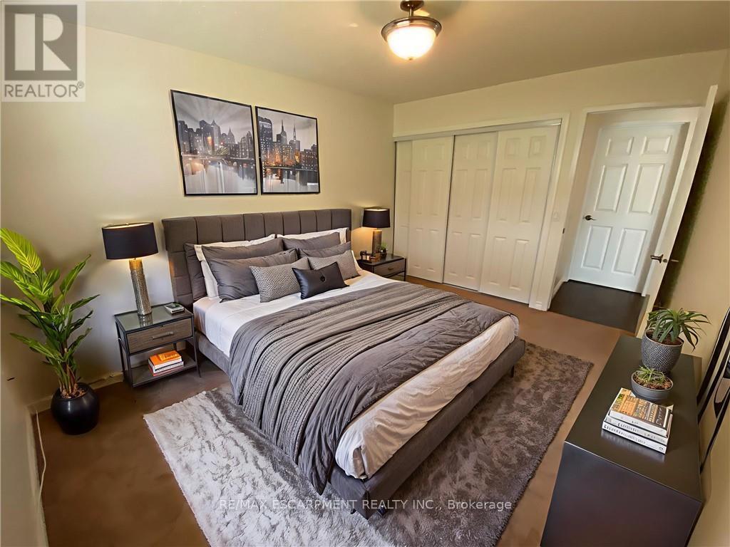 1 Szollosy Circle, Hamilton, Ontario  L9B 1T8 - Photo 12 - X12474652