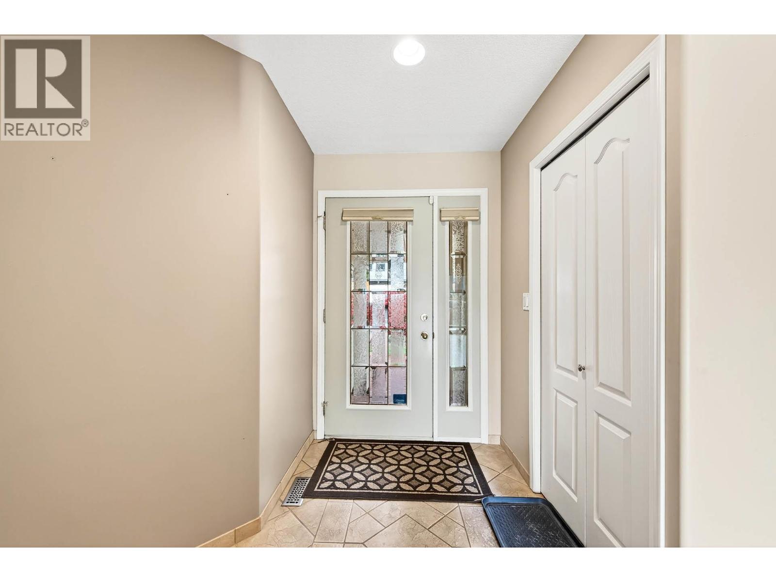 3460 Navatanee Drive, Kamloops, British Columbia  V2H 1S1 - Photo 3 - 10366414