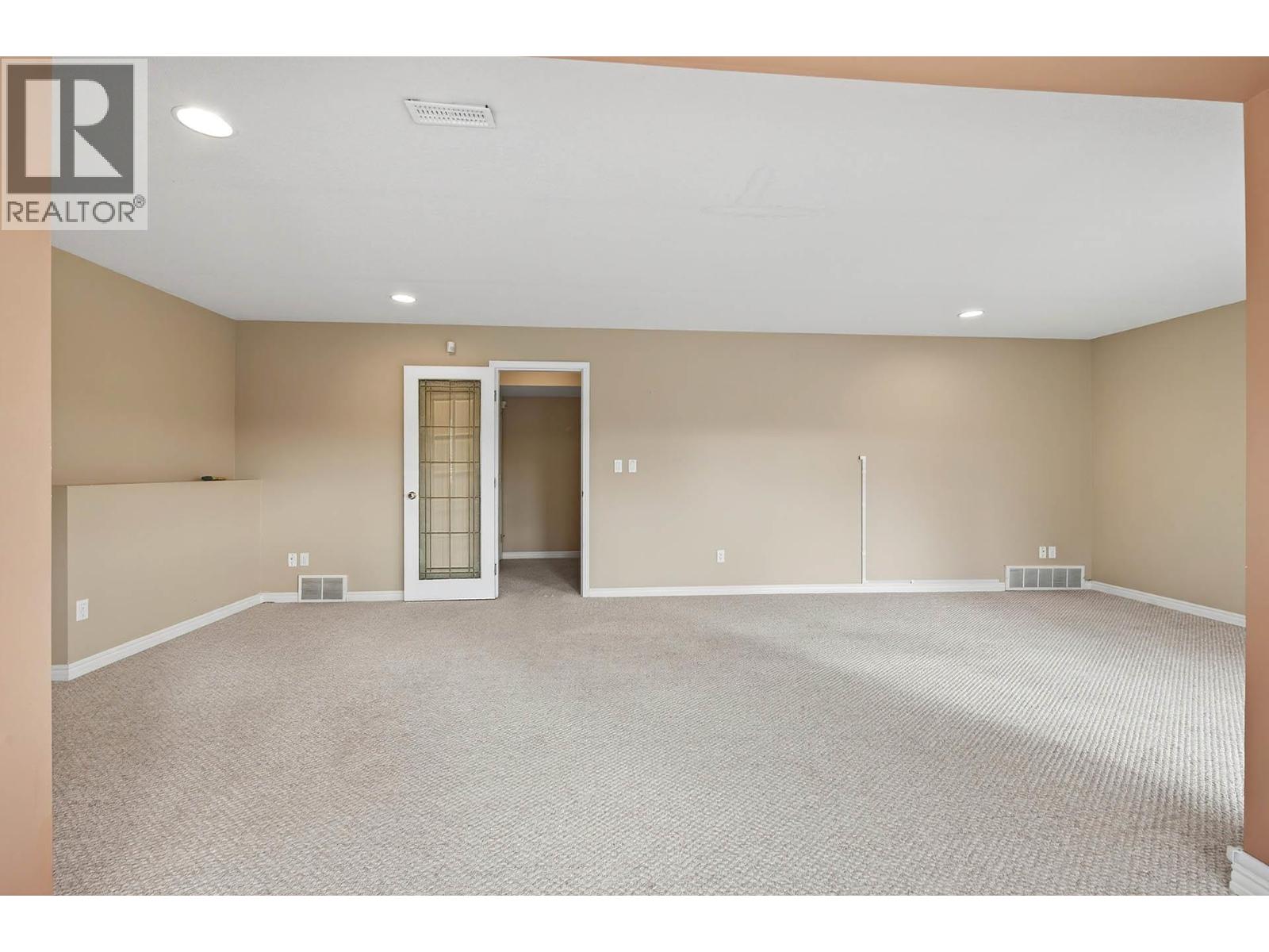 3460 Navatanee Drive, Kamloops, British Columbia  V2H 1S1 - Photo 36 - 10366414