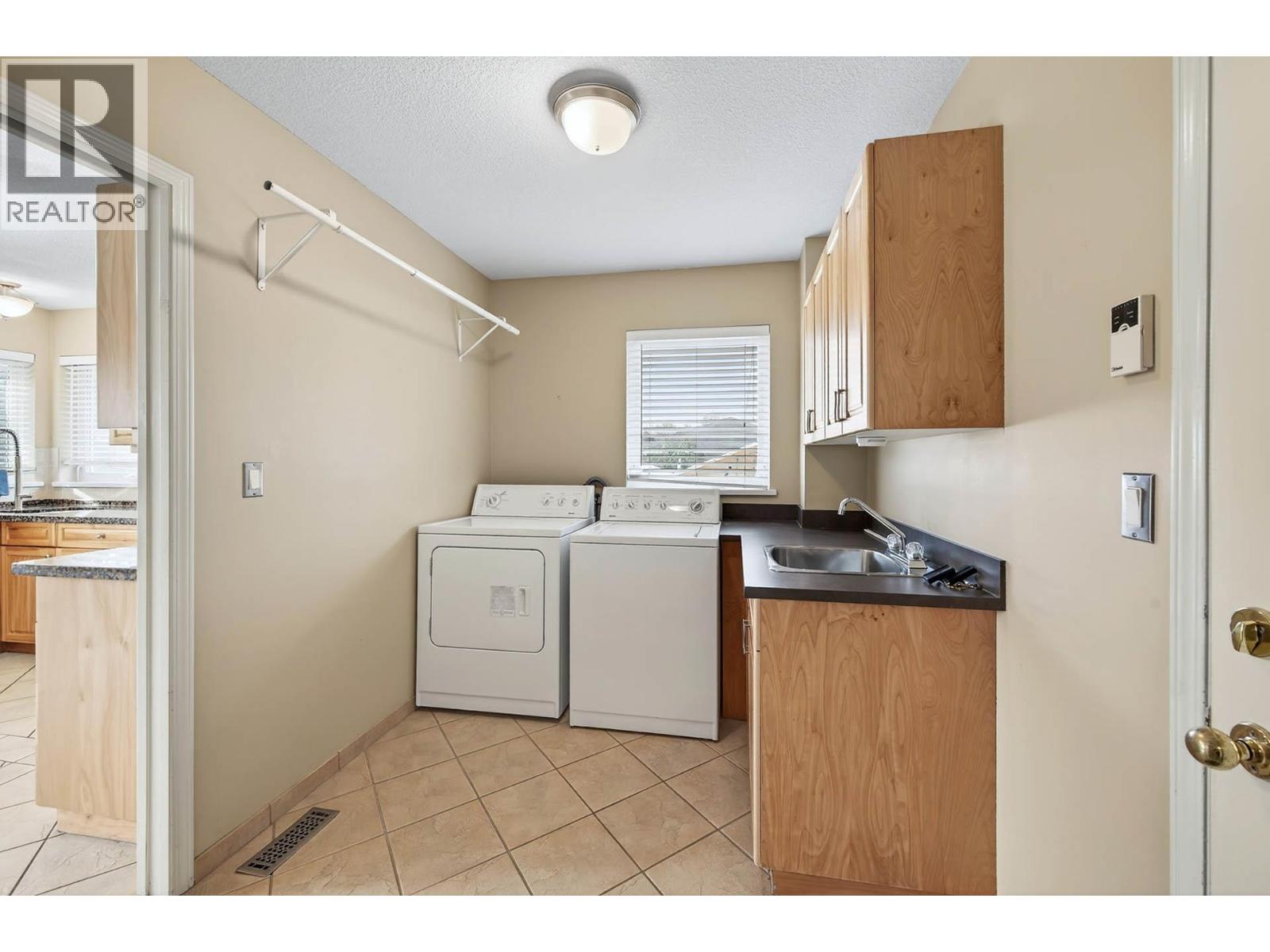 3460 Navatanee Drive, Kamloops, British Columbia  V2H 1S1 - Photo 38 - 10366414