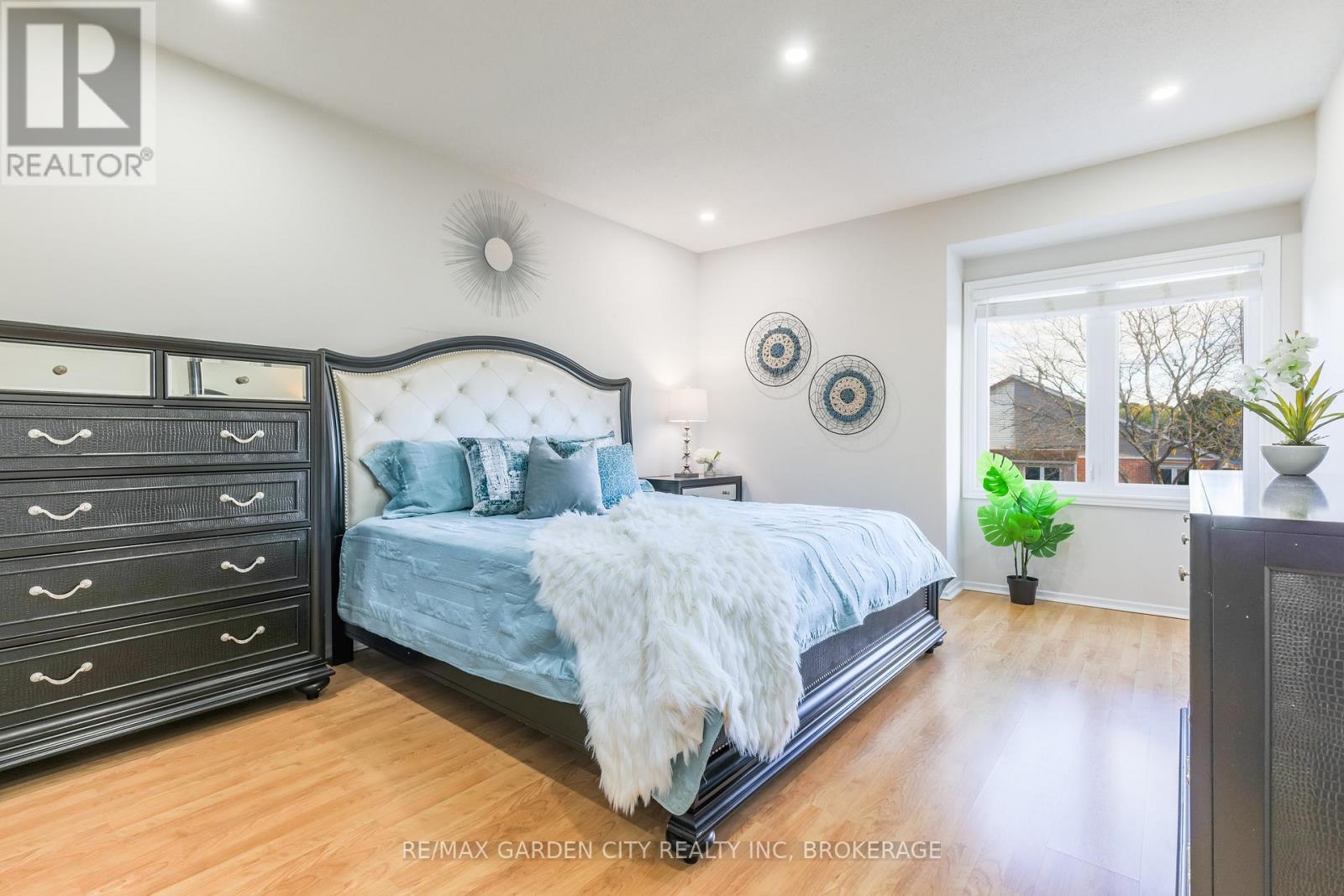 1172 Kos Boulevard, Mississauga, Ontario  L5J 4L7 - Photo 14 - W12474749