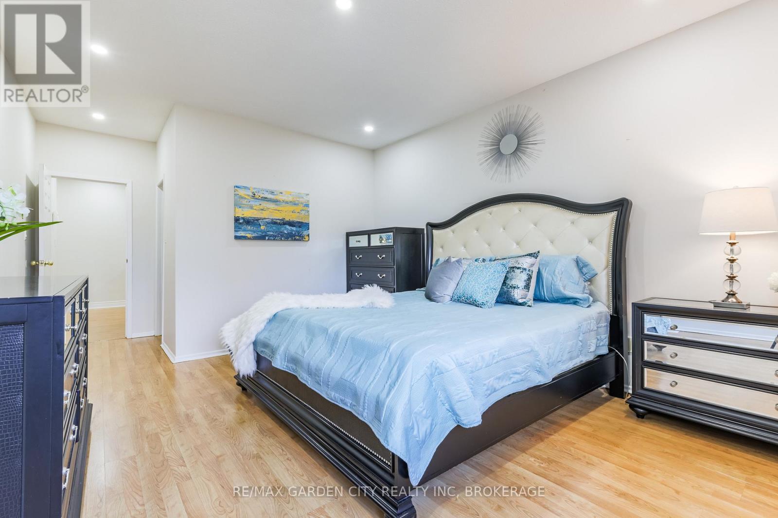 1172 Kos Boulevard, Mississauga, Ontario  L5J 4L7 - Photo 15 - W12474749