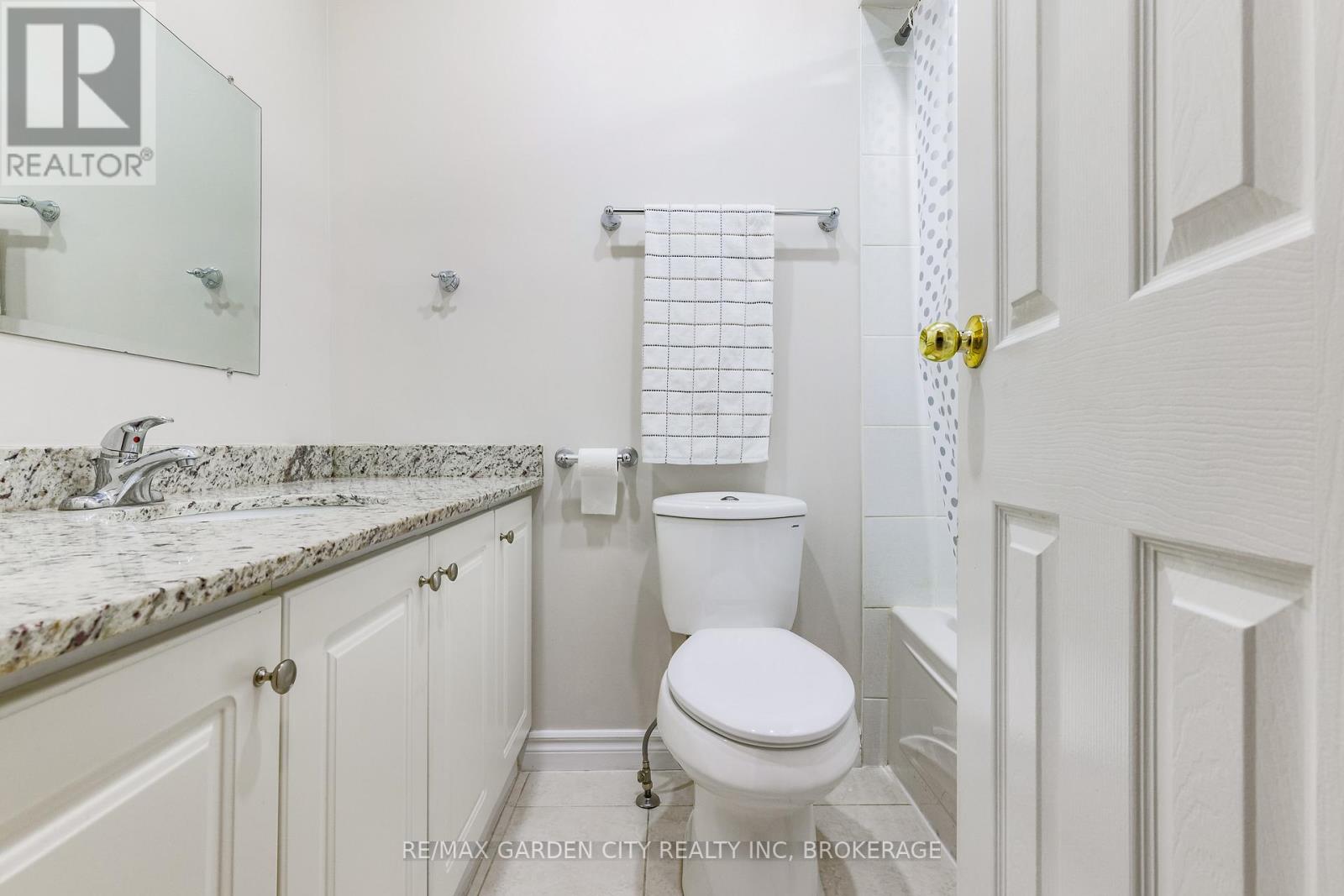 1172 Kos Boulevard, Mississauga, Ontario  L5J 4L7 - Photo 17 - W12474749