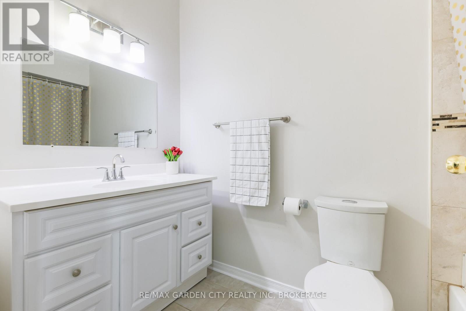 1172 Kos Boulevard, Mississauga, Ontario  L5J 4L7 - Photo 18 - W12474749