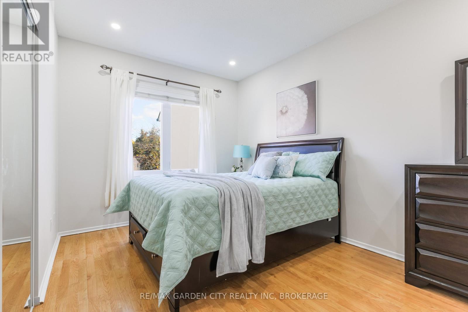 1172 Kos Boulevard, Mississauga, Ontario  L5J 4L7 - Photo 20 - W12474749