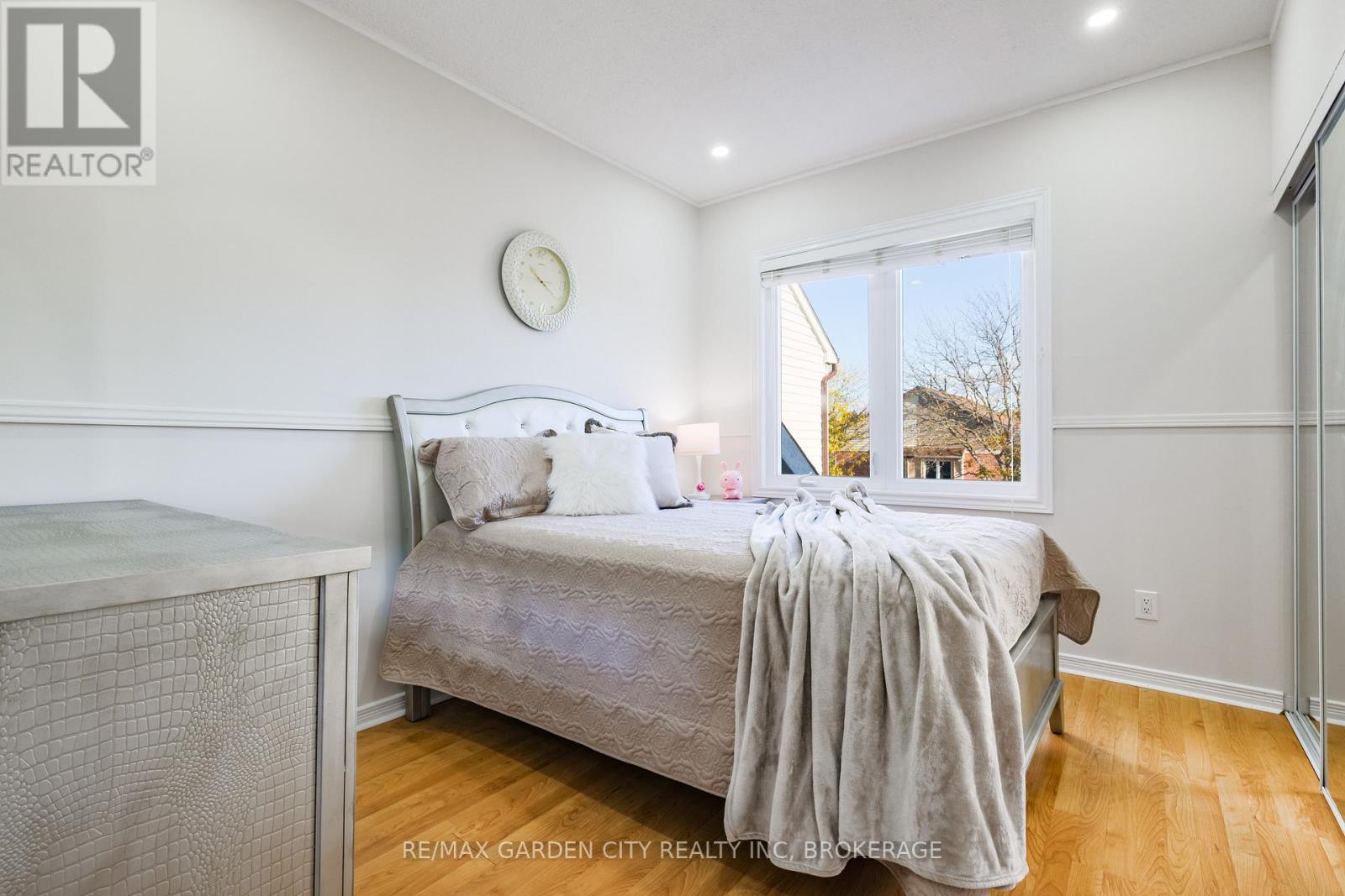 1172 Kos Boulevard, Mississauga, Ontario  L5J 4L7 - Photo 21 - W12474749