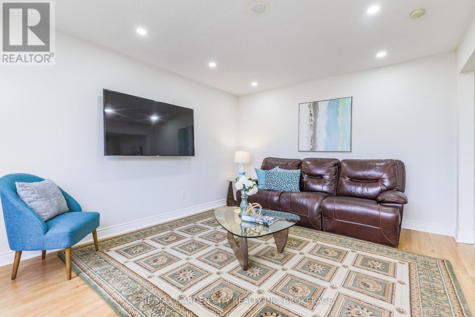 1172 Kos Boulevard, Mississauga, Ontario  L5J 4L7 - Photo 9 - W12474749
