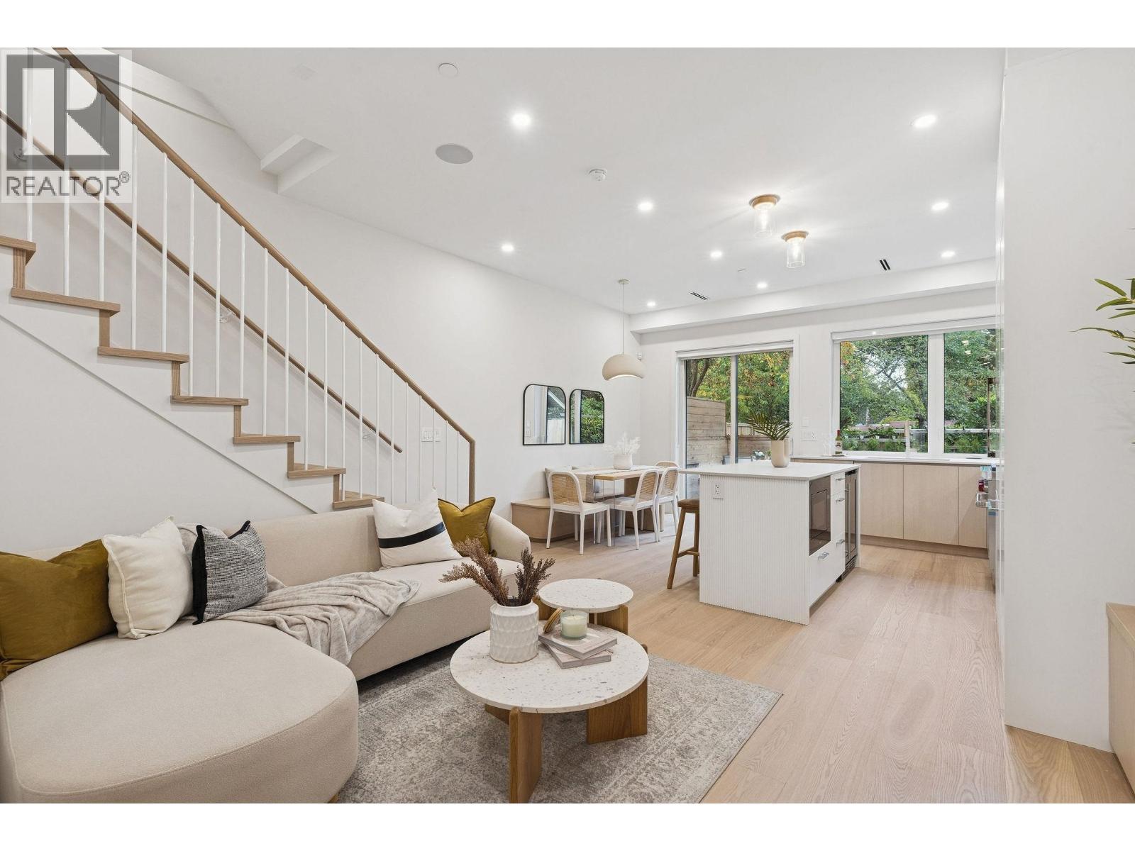 2 7 E 23rd Avenue, Vancouver, British Columbia  V5V 1W8 - Photo 2 - R3060616