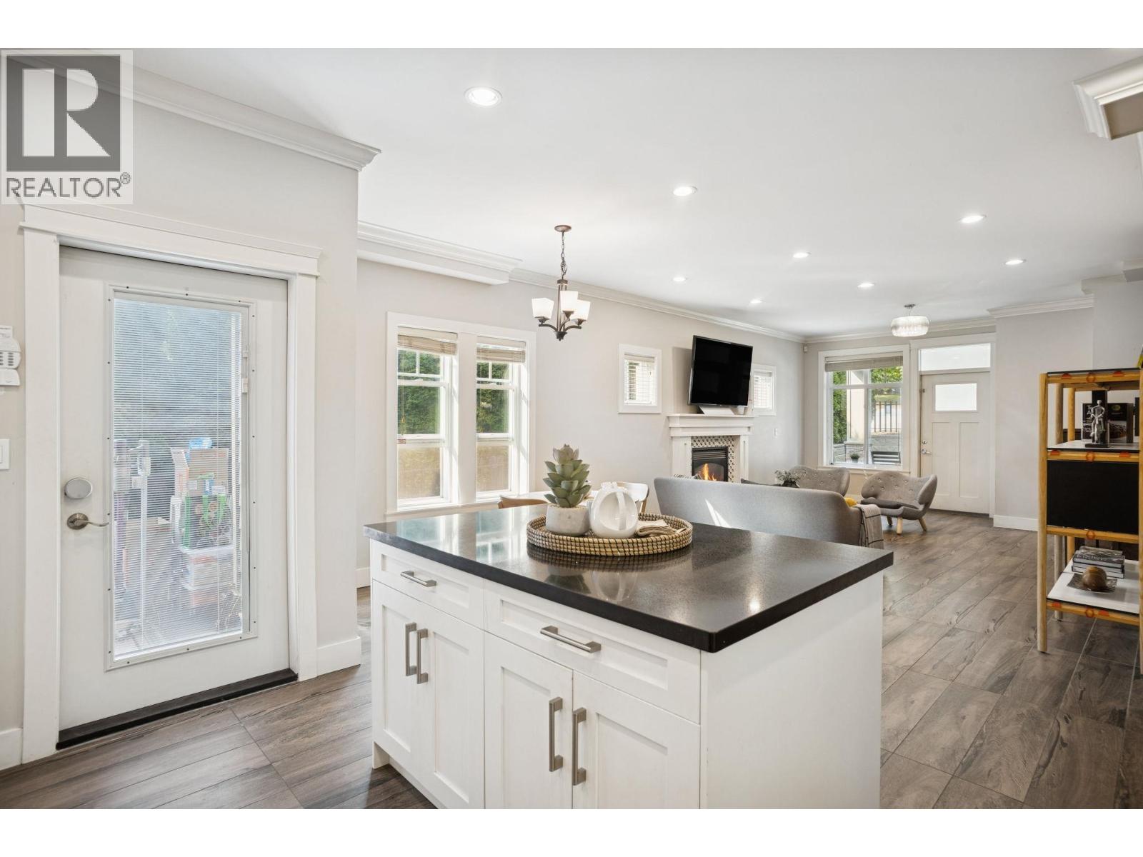 102 910 Delestre Avenue, Coquitlam, British Columbia  V3K 2G6 - Photo 6 - R3060618