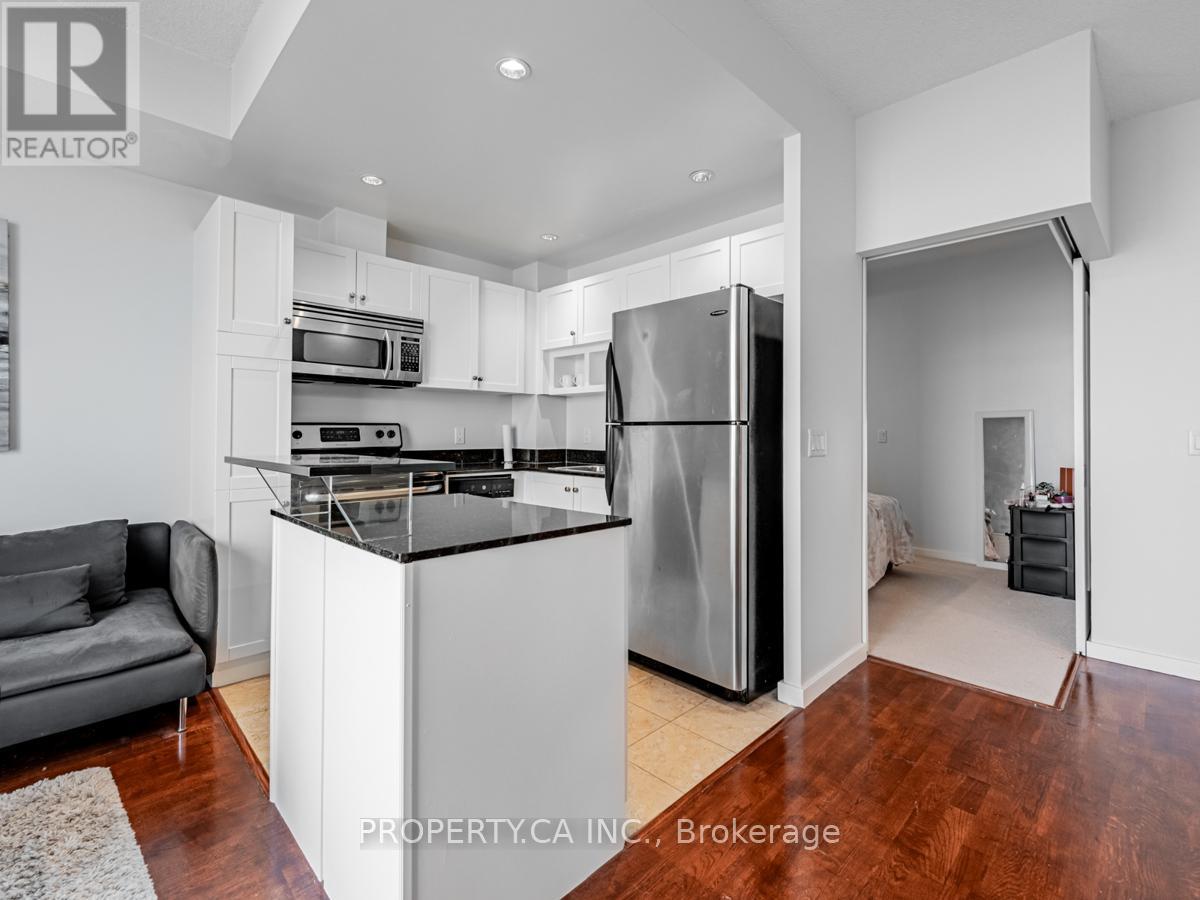 2109 - 218 Queens Quay W, Toronto, Ontario  M5J 2Y6 - Photo 2 - C12474715