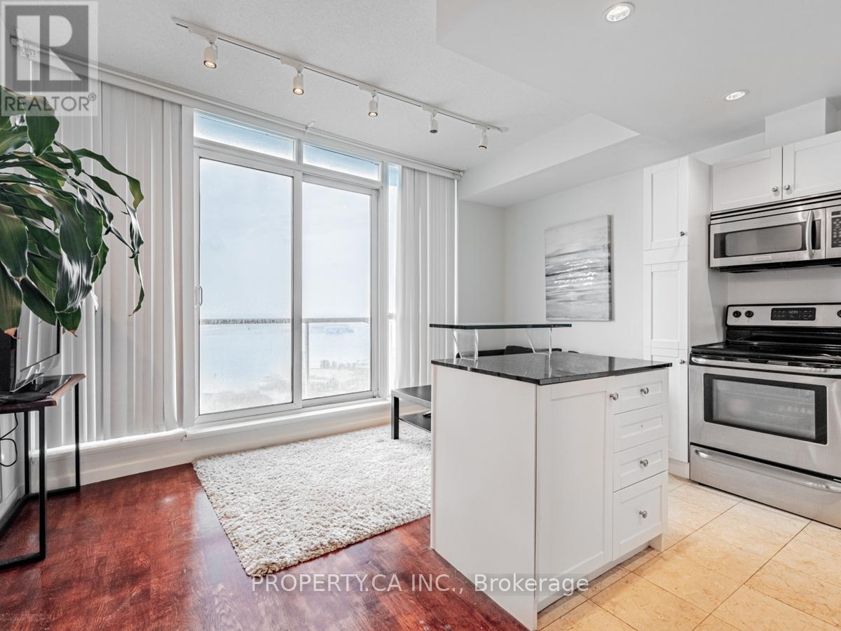 2109 - 218 Queens Quay W, Toronto, Ontario  M5J 2Y6 - Photo 3 - C12474715