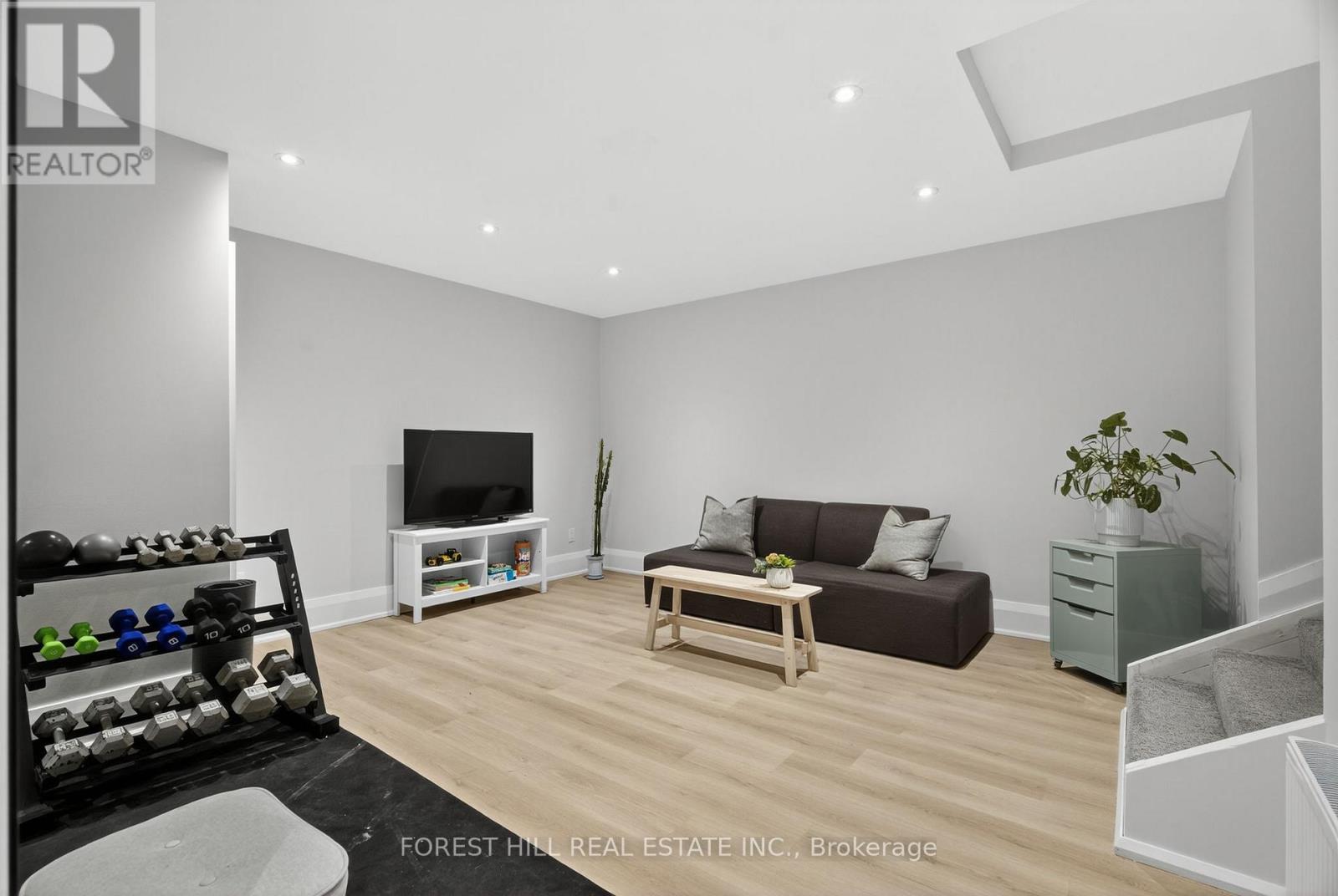 82 Pinewood Avenue, Toronto, Ontario  M6C 2V1 - Photo 25 - C12474722