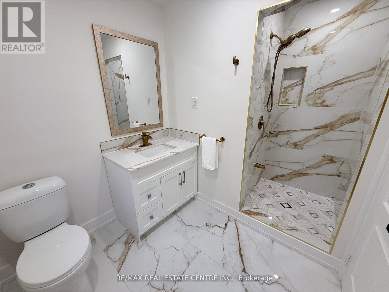 1215 Larny Court, Mississauga, Ontario  L4W 3N4 - Photo 29 - W12474664