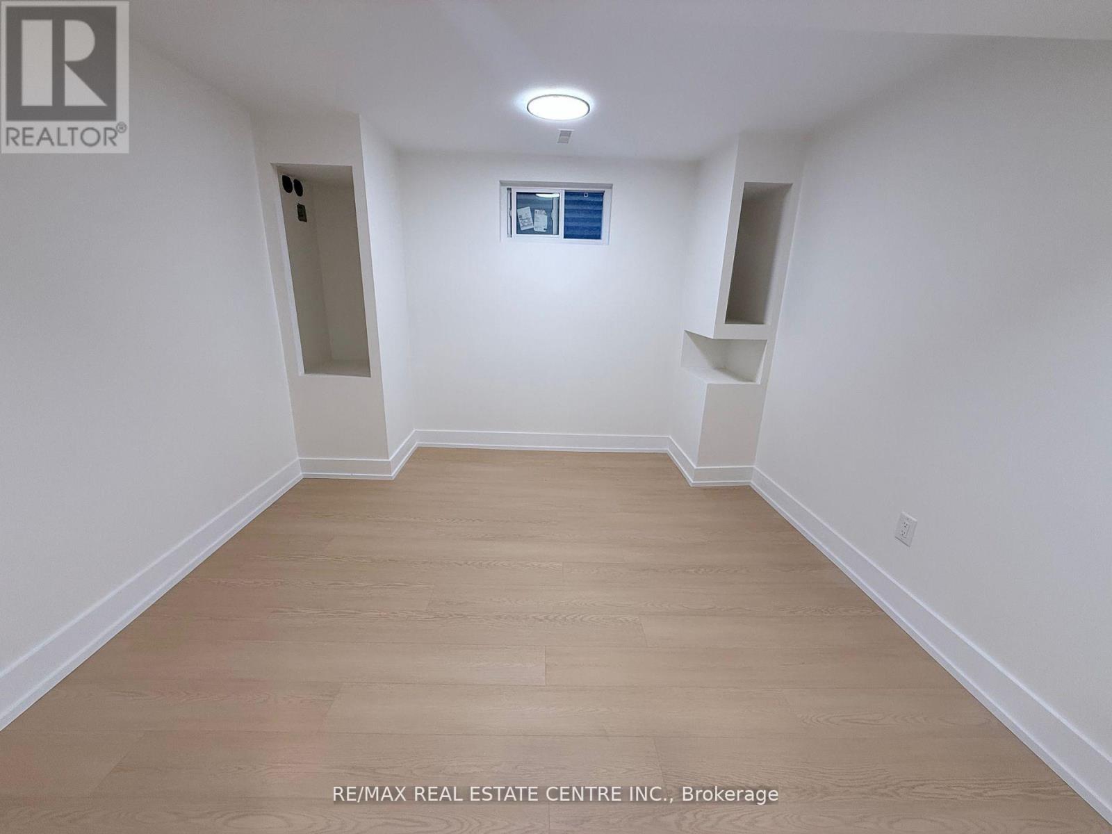 1215 Larny Court, Mississauga, Ontario  L4W 3N4 - Photo 39 - W12474664