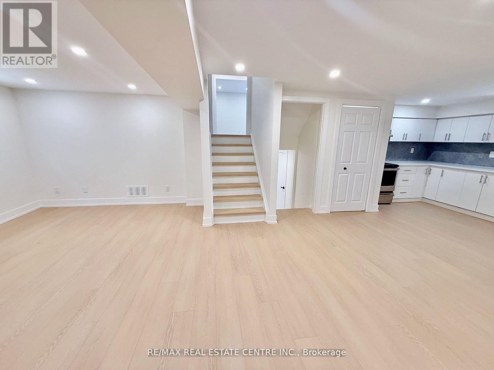 1215 Larny Court, Mississauga, Ontario  L4W 3N4 - Photo 31 - W12474664