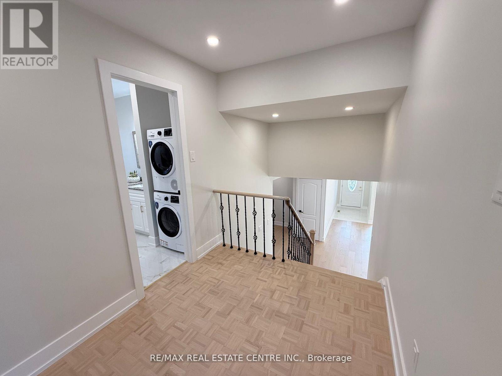 1215 Larny Court, Mississauga, Ontario  L4W 3N4 - Photo 13 - W12474664