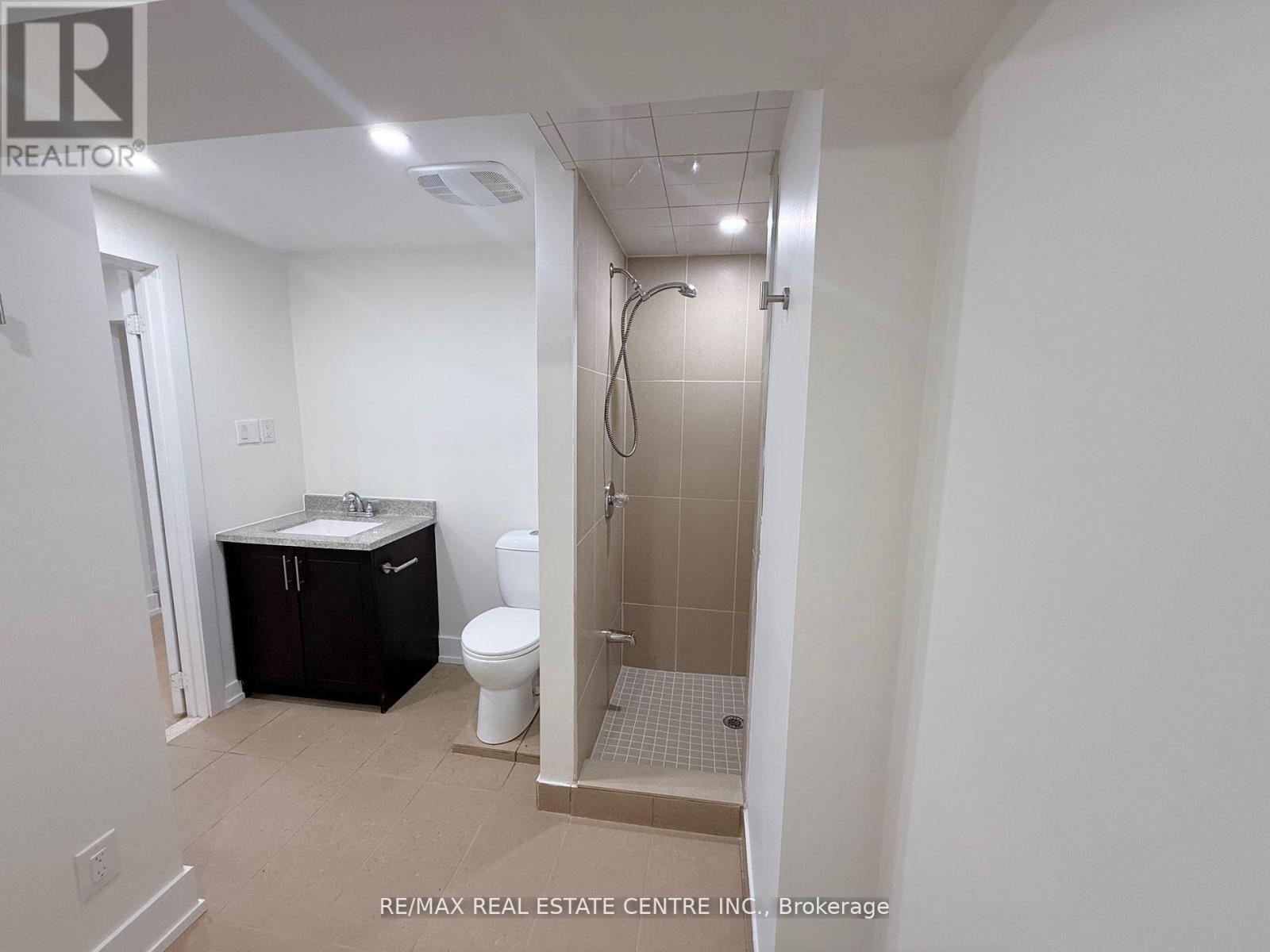 1215 Larny Court, Mississauga, Ontario  L4W 3N4 - Photo 40 - W12474664