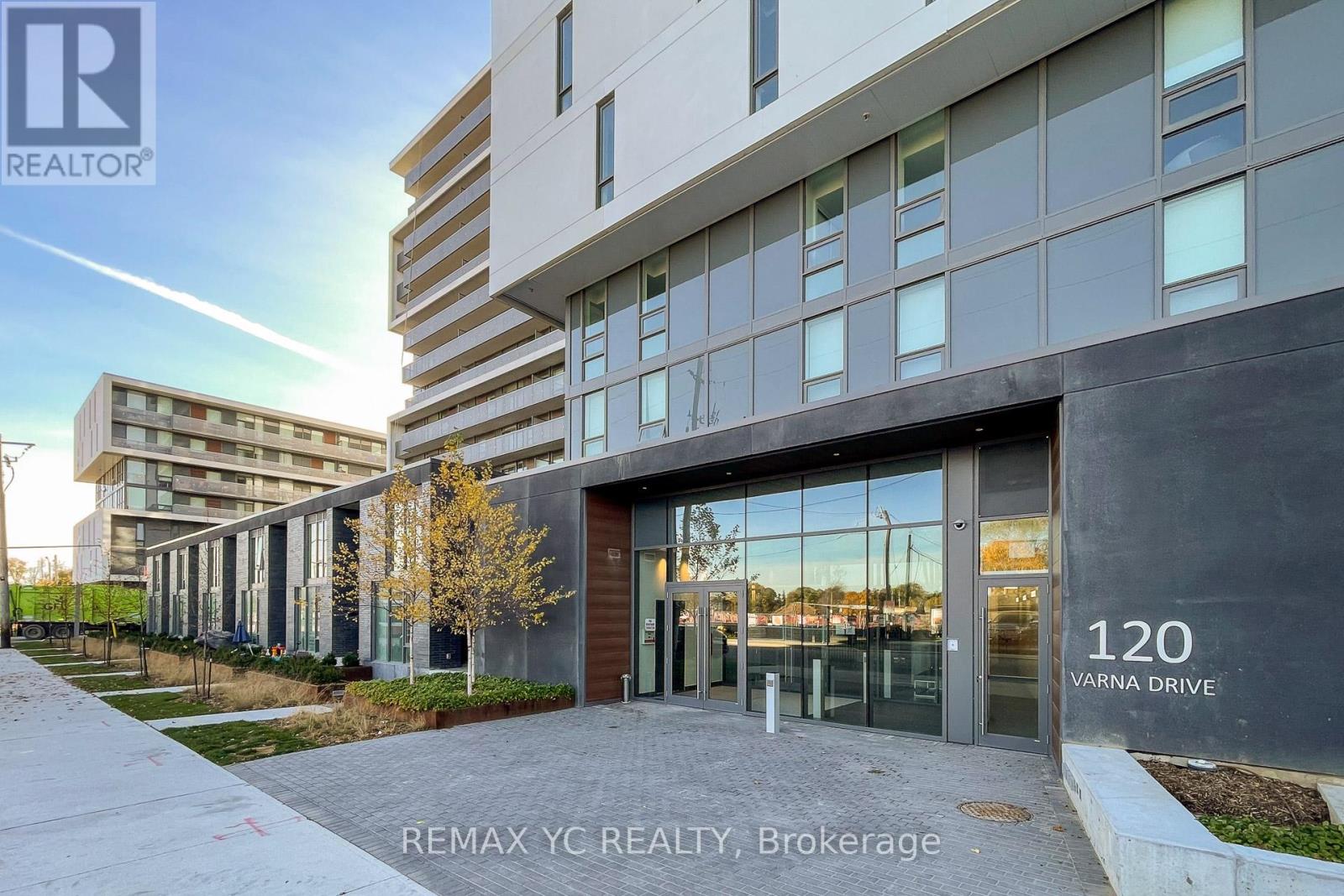 715 - 120 Varna Drive, Toronto, Ontario  M6A 0B3 - Photo 3 - C12474618