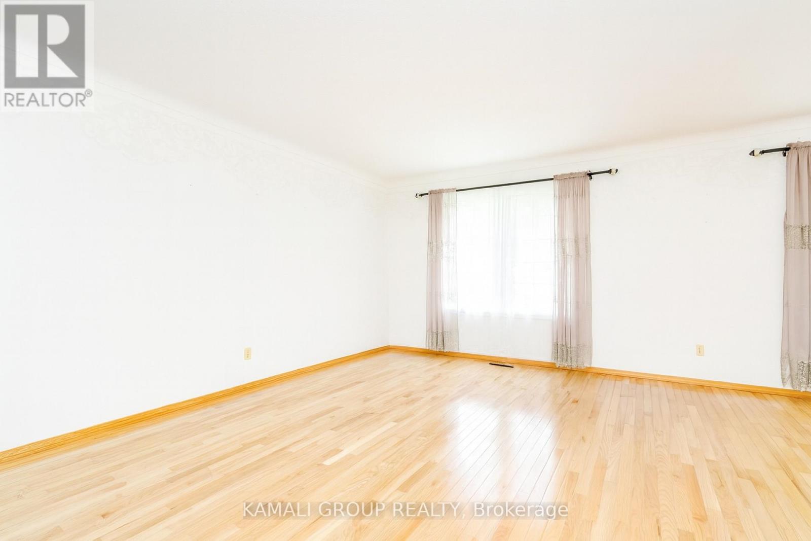 638 Carlton Street, St. Catharines, Ontario  L2M 4Y5 - Photo 5 - X12449889