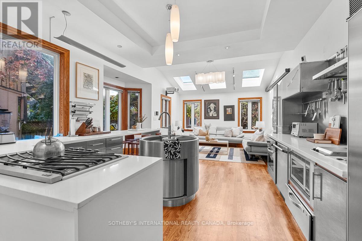 114 Margueretta Street, Toronto, Ontario  M6H 3S3 - Photo 12 - C12474751