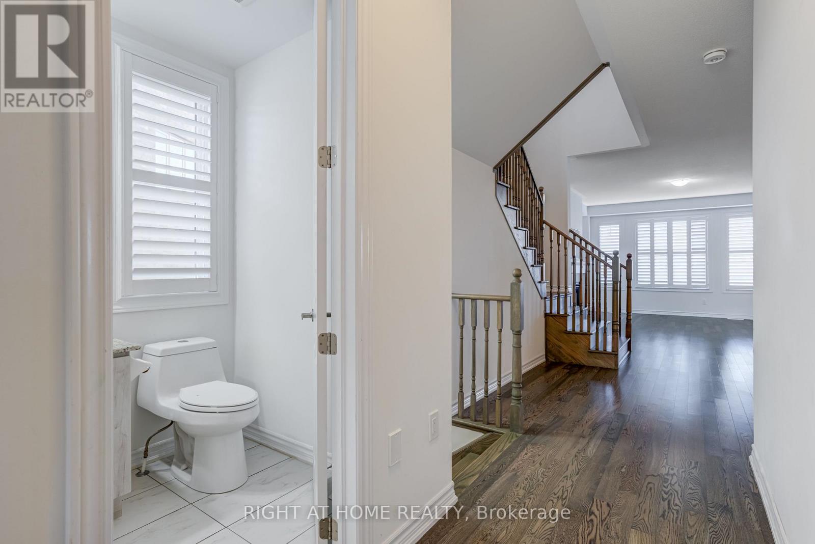 14 Moorhart Crescent, Caledon, Ontario  L7C 4J5 - Photo 4 - W12466843