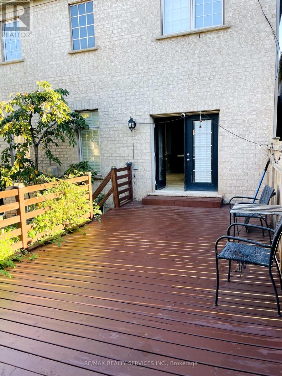 2418 Wasaga Drive, Oakville, Ontario  L6H 0B8 - Photo 35 - W12452537