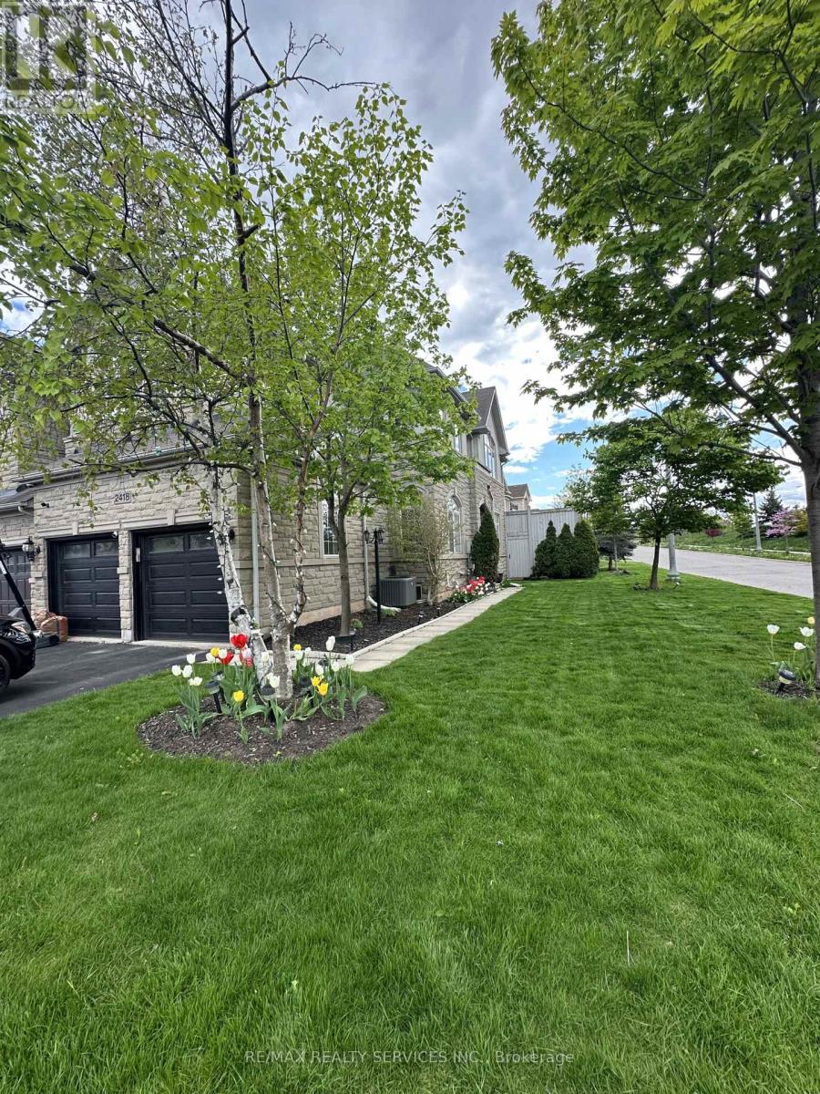 2418 Wasaga Drive, Oakville, Ontario  L6H 0B8 - Photo 2 - W12452537