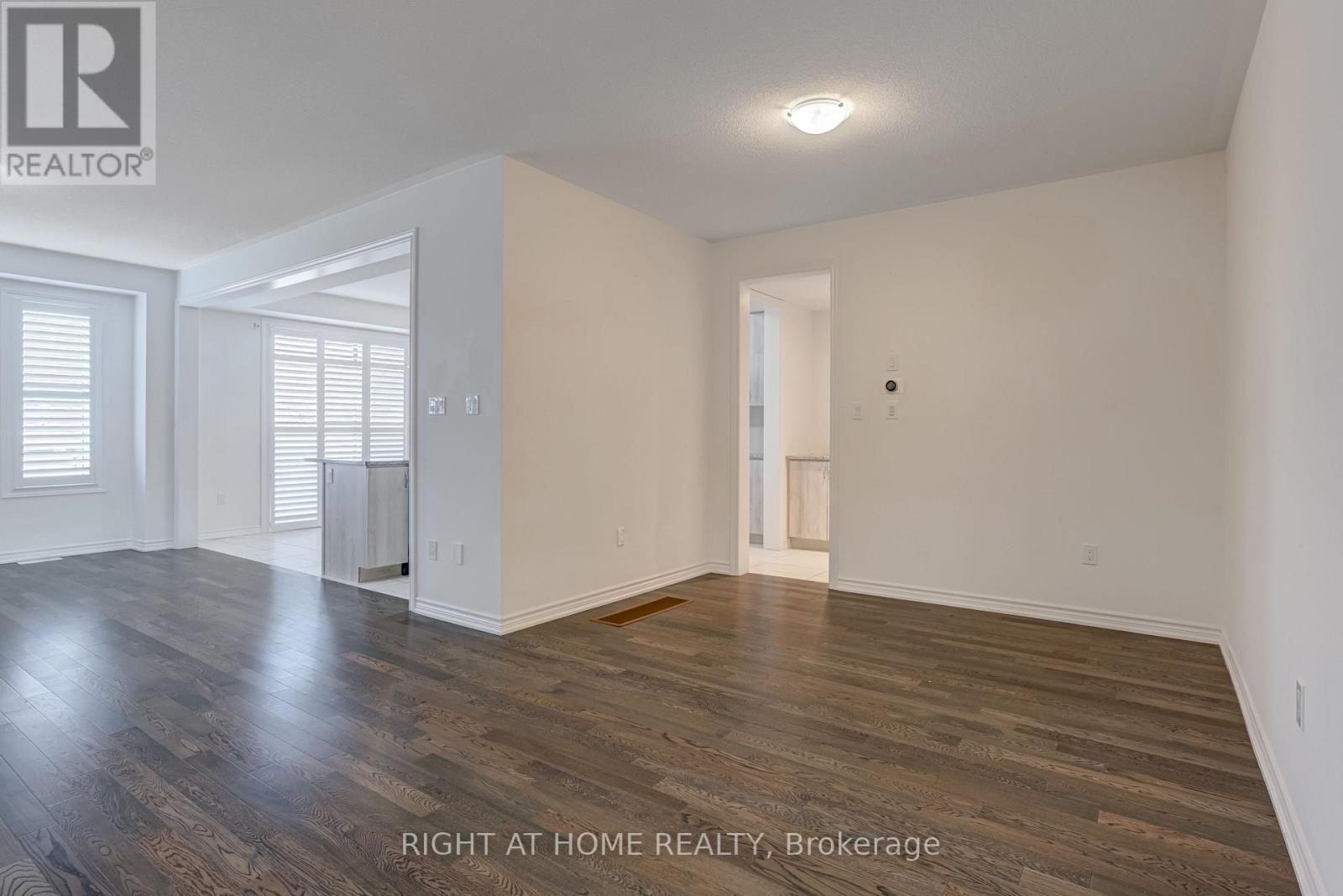 14 Moorhart Crescent, Caledon, Ontario  L7C 4J5 - Photo 10 - W12466843