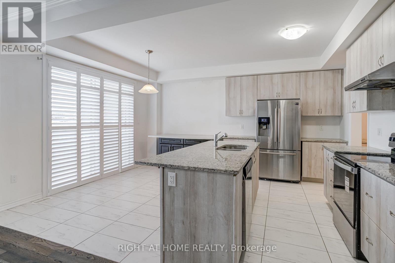 14 Moorhart Crescent, Caledon, Ontario  L7C 4J5 - Photo 11 - W12466843
