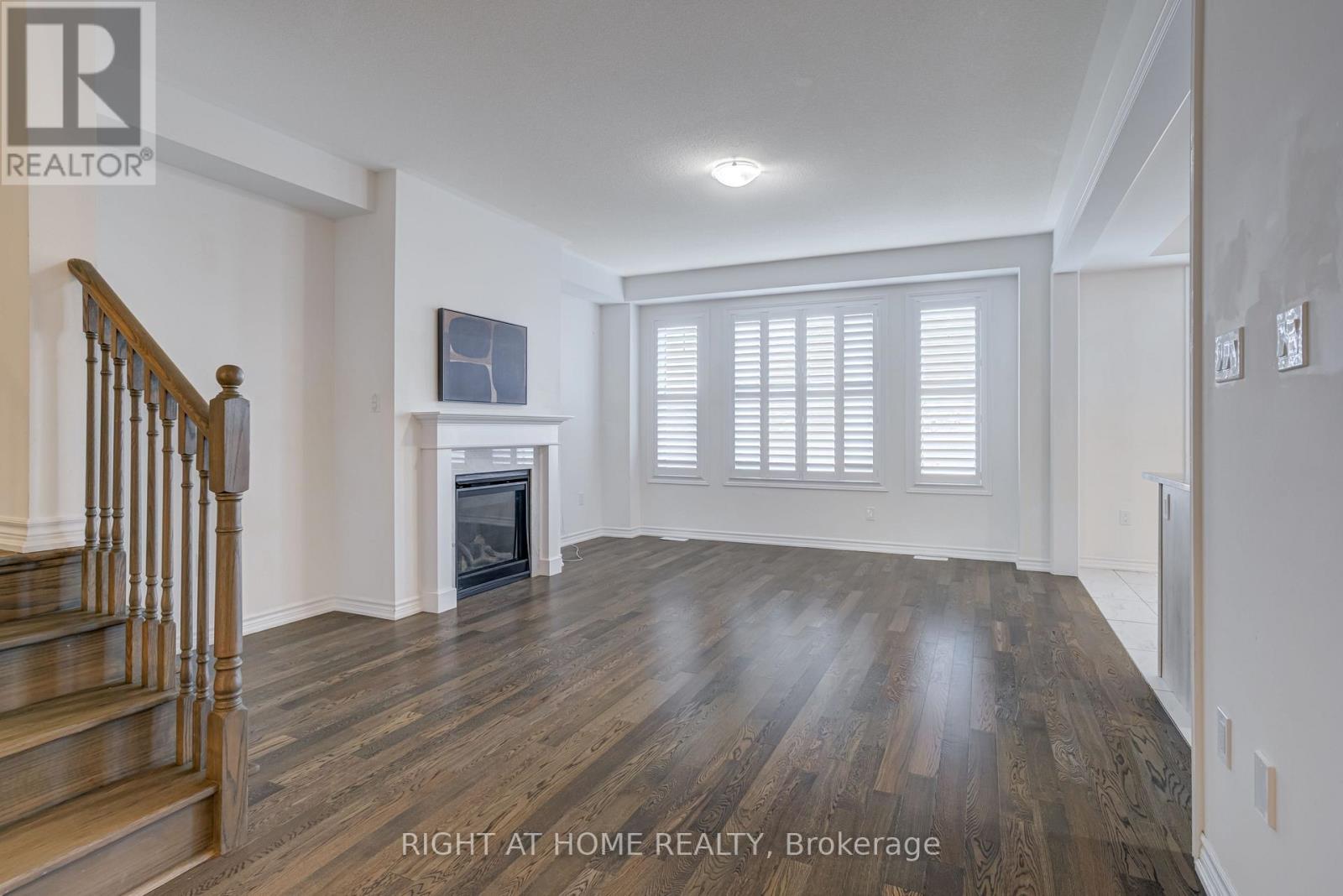 14 Moorhart Crescent, Caledon, Ontario  L7C 4J5 - Photo 5 - W12466843