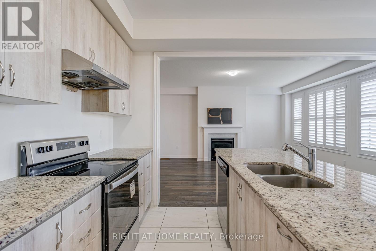14 Moorhart Crescent, Caledon, Ontario  L7C 4J5 - Photo 12 - W12466843